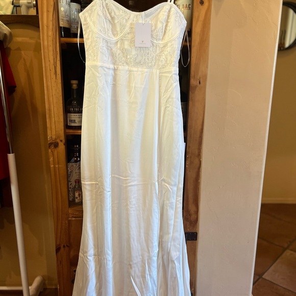 NWT Lulus Wedding dress - Picture 9 of 12